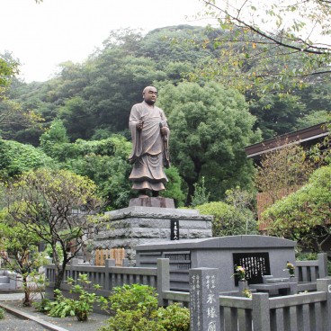 Myohon-ji (Kamakura), statue de Nichiren