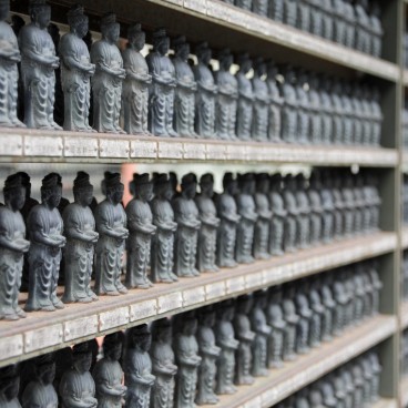 Ohara, Alignement de statues de Bouddha offertes au Sanzen-in