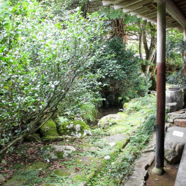 Shirakawa-go, Vue sur un jardin