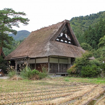 Shirakawa-go, Rizière et pavillon du Myozen-ji
