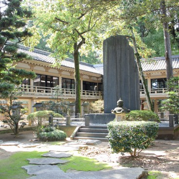 Toyokawa Inari (Aichi), Monument