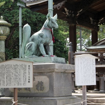 Toyokawa Inari (Aichi), Statue du dieu Inari
