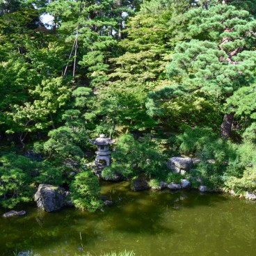 Villa Saito à Niigata, étang du jardin