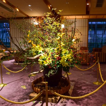 Auberge Yumotoya Onsen Ryokan à Niigata, Décoration florale dans le salon
