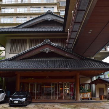 Atsumi Onsen Bankokuya (Tsuruoka), Entrée de l'auberge