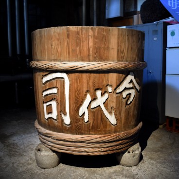 Brasserie de sake Imayotsukasa (Niigata), Cuve traditionnelle en bois