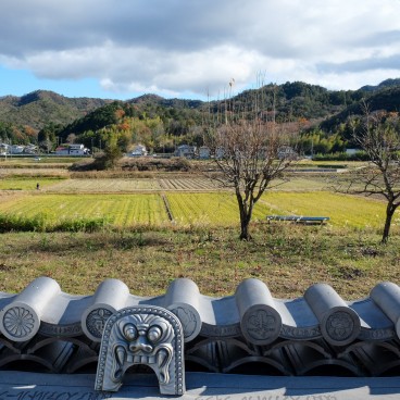 Koyo Seiga (Himeji), Tuiles Ibushi et décorations traditionnelles en céramique 2
