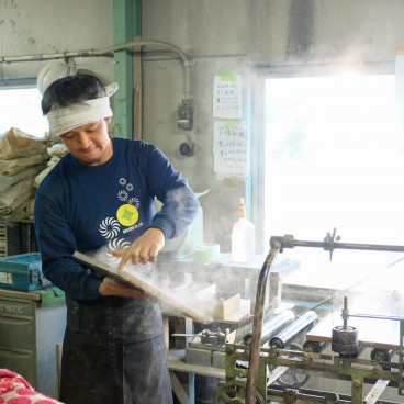 Koyo Seiga (Himeji), Démonstration de façonnage de tuile