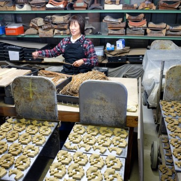 Koyo Seiga (Himeji), Démonstration de façonnage de tuile 2