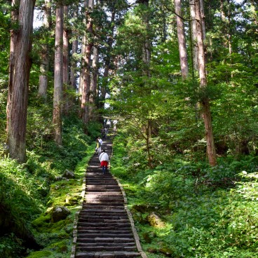 Mont Haguro (Dewa Sanzan, Tsuruoka), grand escalier de pierre