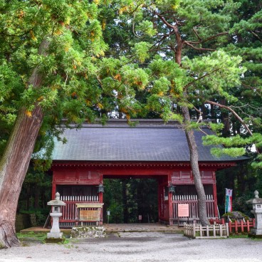 Mont Haguro (Dewa Sanzan), Porte Zuishin-mon