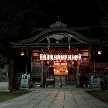 Kinosaki Onsen (Hyogo), Vue nocturne du sanctuaire Shisho-jinja