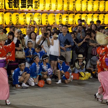 Sanctuaire Yasukuni, danseuses d'Awa-odori lors du festival Mitama Matsuri 3