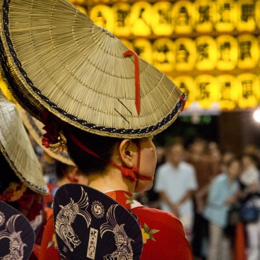 Sanctuaire Yasukuni, danseuses d'Awa-odori lors du festival Mitama Matsuri