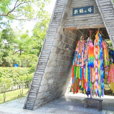 Parc de la Paix de Nagasaki, Tour des grues en origami