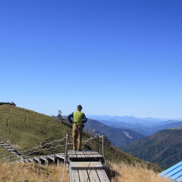 Mont Tsurugi (Shikoku), vue sur les montagnes environnantes 2