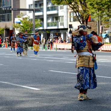 Jidai Matsuri (Kyoto), musiciens qui annoncent le défilé de Kusunoki Masashige (1294 - 1336), époque Nanboku-cho