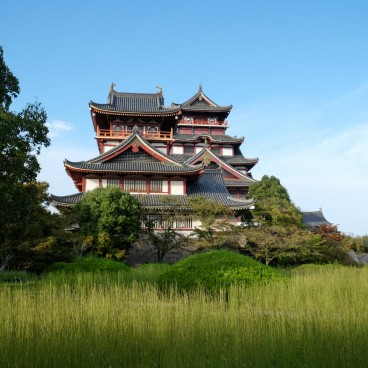 Parc du château de Fushimi-Momoyama à Kyoto, réplique des anciens pavillons féodaux