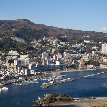 Atami (Péninsule d'Izu, Shizuoka), vue sur la ville et sa marina
