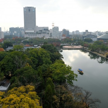 Château d'Hiroshima, Vue sur le parc et la ville 2