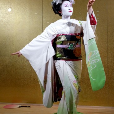 Maiko en représentation à Kyoto