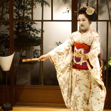 Maiko en cérémonie privée à Kyoto 2