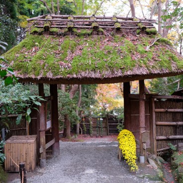 Portique à toit de chaume du temple Gio-ji (Arashiyama, Kyoto)