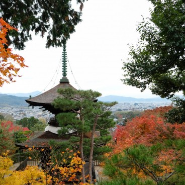 Pagode Tahoto du Jojakko-ji et panorama Kyoto