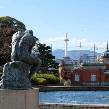 Musée national de Kyoto, Le Penseur de Rodin et vue sur Kyoto
