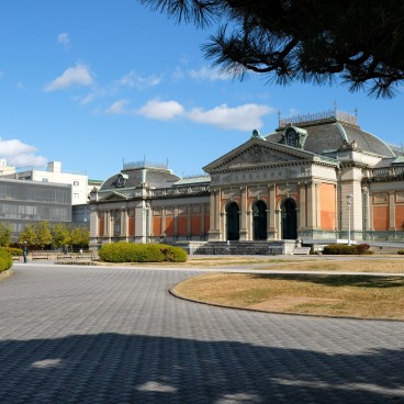 Musée national de Kyoto, bâtiments Meiji-Kotokan et Heisei-Chishinkan