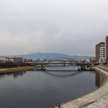 Numazu (péninsule d'Izu), rivière Kano près de la gare JR