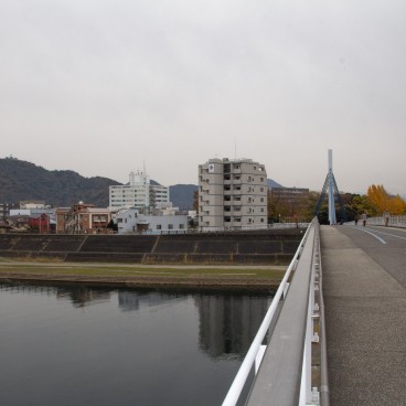 Numazu (péninsule d'Izu), sur le pont Ayumi qui enjambe la rivière Kano