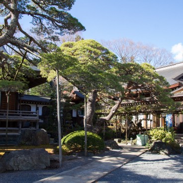  Temple Shofuku-ji, à côté pagode Chureito 2
