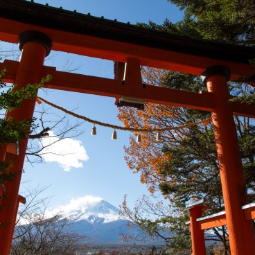 Arakurayama Sengen, Torii marquant l'entrée du sanctuaire 2