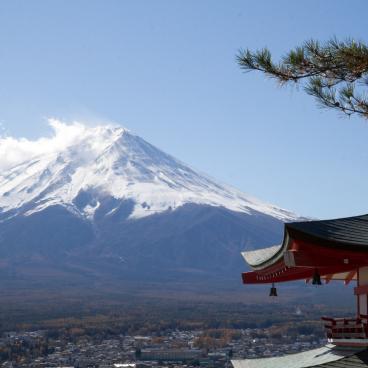 Fujiyoshida (Yamanashi), vue sur le Mont Fuji avec la pagode Chureito