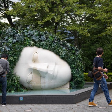Musée en plein air de Hakone, sculpture de François-Xavier et Claude Lalanne (La Pleureuse)