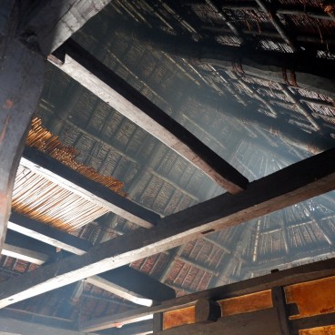 Tono Furusato, poutres noircies par la suie