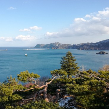 Vue sur la côte Sanriku Kaigan et l'océan Pacifique depuis Kamaishi