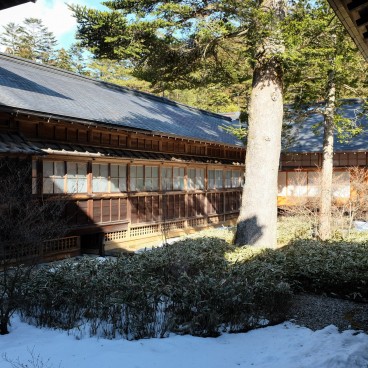 Villa Impériale Tamozawa à Nikko, Vue sur le jardin et les bâtiments en hiver 3