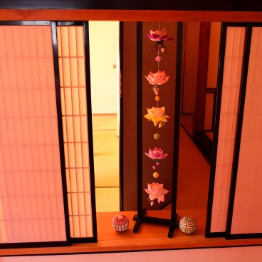 Villa Impériale Tamozawa à Nikko, Exposition de fleurs en tissus de kimono