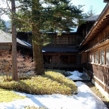 Villa Impériale Tamozawa à Nikko, Vue sur le jardin et les bâtiments en hiver 2