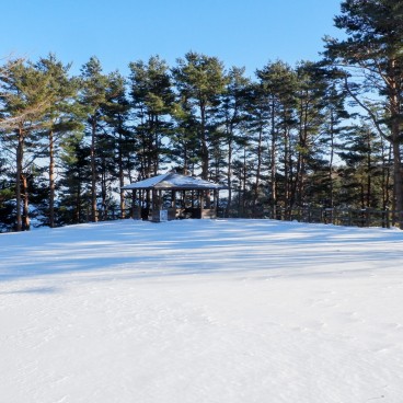 Falaises de Kitayamazaki (Tohoku), Abri avec vue sur l'océan en hiver