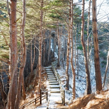 Falaises de Kitayamazaki (Tohoku), Marches du sentier de randonnée en hiver 2