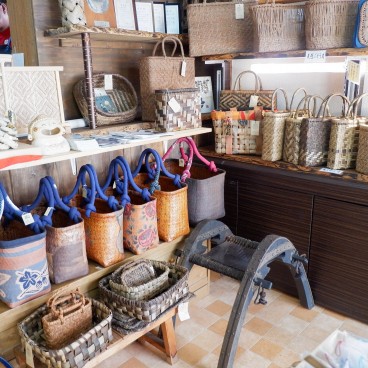 Morioka Tezukuri Mura, Boutique d'objets en paille