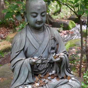 Musée Nezu (Tokyo), statue bouddhique du jardin japonais