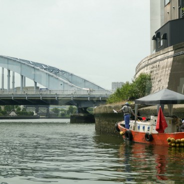 Croisière Nihombashi (Tokyo), Petite embarcation professionnelle sur la rivière