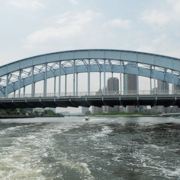 Croisière Nihombashi (Tokyo), Vue du pont près du front de mer de la Baie de Tokyo