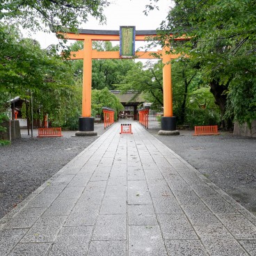 Entrée et porte torii du Hirano-jinja (Kyoto)