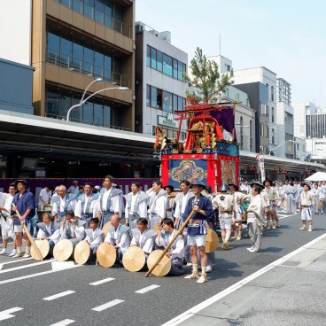 Défilé de chars au Gion Matsuri de Kyoto