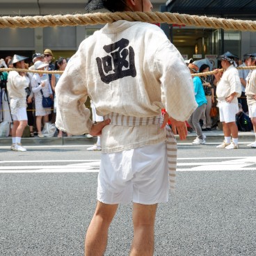 Participant du Gion Matsuri de Kyoto en habits traditionnels